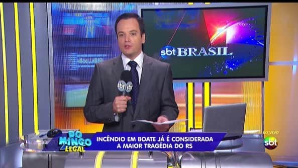 Marcelo Torres apresentando os boletins jornalísticos do SBT, no "Domingo Legal" Marcelo Torres apresentando os boletins jornalísticos do SBT, no "Domingo Legal"