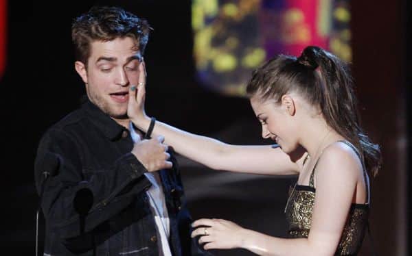robert-pattinson-e-kristen-stewart-autoritaria robert-pattinson-e-kristen-stewart-autoritaria