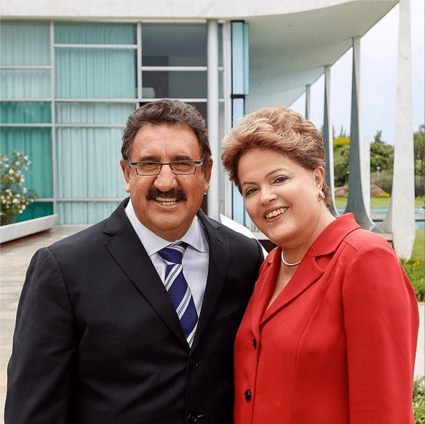 Ratinho manda recado pra Dilma Ratinho manda recado pra Dilma