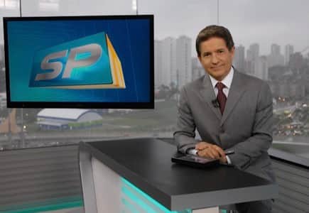 Apresentador comete erros com entrevistado Apresentador comete erros com entrevistado