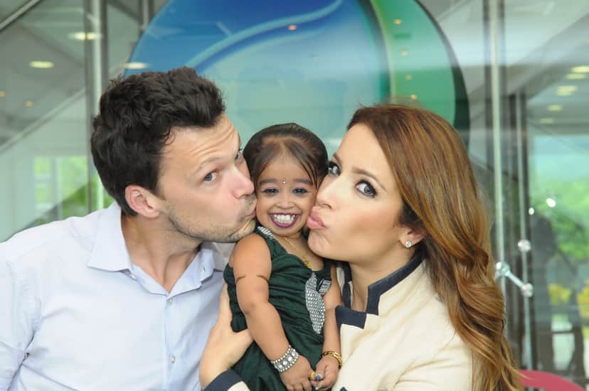 Atores da Record tiraram foto com a menor mulher do mundo! Atores da Record tiraram foto com a menor mulher do mundo!