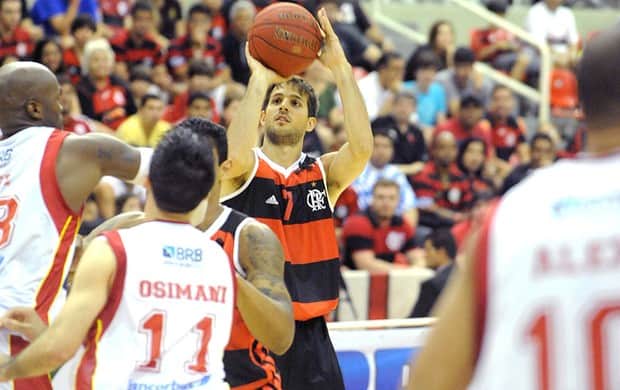 Globo transmite jogo de basquete, mas perde a liderança de audiência para SBT (Foto: Alexandre Vidal / Fla Imagem) Globo transmite jogo de basquete, mas perde a liderança de audiência para SBT (Foto: Alexandre Vidal / Fla Imagem)