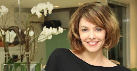 Bianca Rinaldi muda o visual para viver personagem da novela “Em Família” Bianca Rinaldi muda o visual para viver personagem da novela “Em Família”