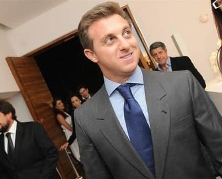 Apresentador anda bastante estranho Apresentador anda bastante estranho