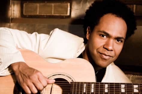 Thalles canta seus maiores sucessos Thalles canta seus maiores sucessos