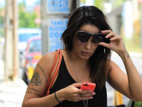Alinne Rosa aparecendo em público com olho roxo Alinne Rosa aparecendo em público com olho roxo