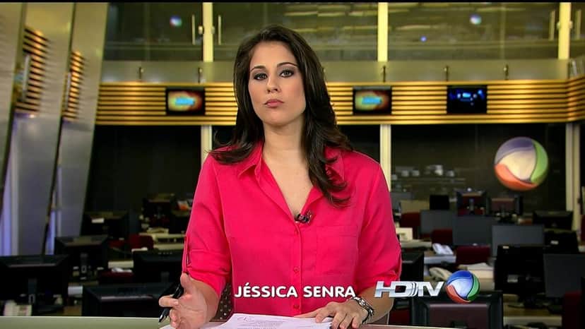 Jéssica Senra esteve pela primeira vez no comando do telejornal e dividiu o bancada com Roberta Piza Jéssica Senra esteve pela primeira vez no comando do telejornal e dividiu o bancada com Roberta Piza