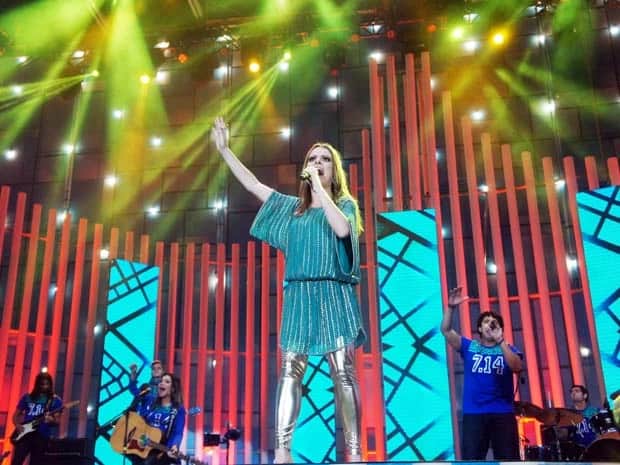Diante do Trono na edição 2013 do "Festival Promessas" (Foto: Divulgação/ TV Globo) Diante do Trono na edição 2013 do "Festival Promessas" (Foto: Divulgação/ TV Globo)