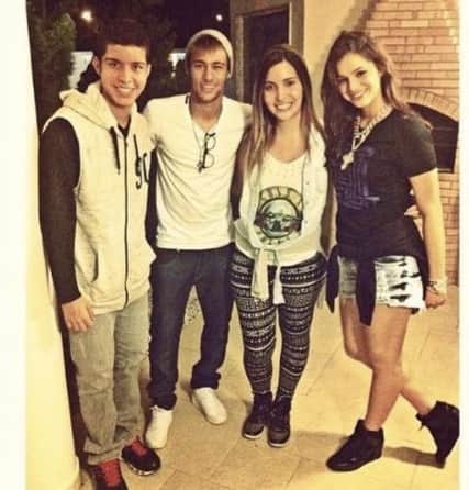 Bruna e Neymar neste último final de semana ao lado de amigos Bruna e Neymar neste último final de semana ao lado de amigos