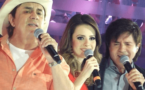 Sandy ao lado de Chitãozinho e Xororó Sandy ao lado de Chitãozinho e Xororó