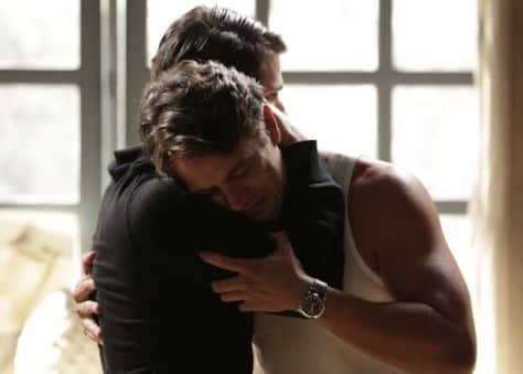Franz consola o irmão, que fica muito triste com a morte da amada (Foto: TV Globo) Franz consola o irmão, que fica muito triste com a morte da amada (Foto: TV Globo)
