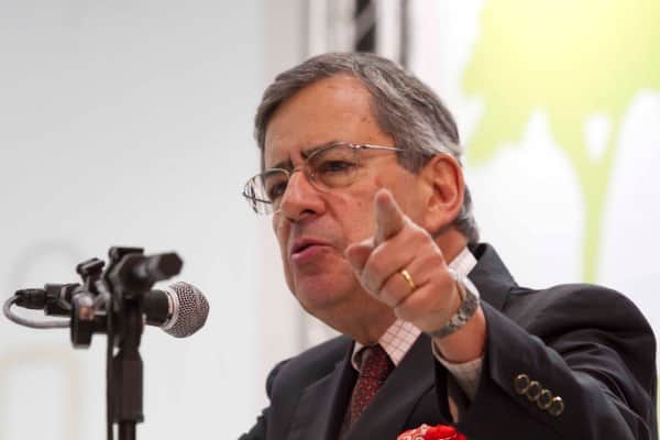 Paulo Henrique Amorim comandava o "Domingo Espetacular". (Foto: Reprodução/Record) Paulo Henrique Amorim comandava o "Domingo Espetacular". (Foto: Reprodução/Record)