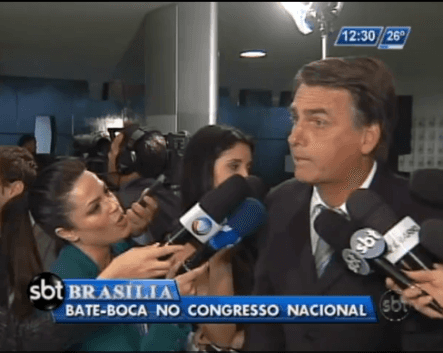 Jair Bolsonaro chama repórter da RedeTV! de idiota Jair Bolsonaro chama repórter da RedeTV! de idiota