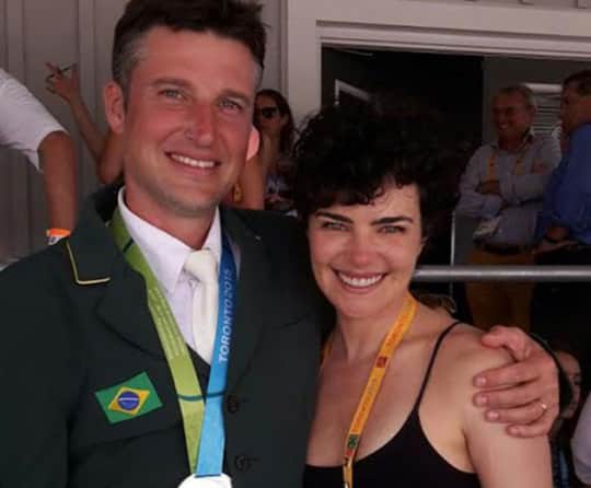 Atriz é clicada com Henrique Plombon, marido dela, em rara foto feita em uma prova de hipismo (Foto: Divulgação) Atriz é clicada com Henrique Plombon, marido dela, em rara foto feita em uma prova de hipismo (Foto: Divulgação)