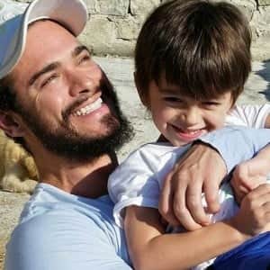 Sidney Sampaio (Oseias) recebeu a visita para lá de especial do filho Leonardo.