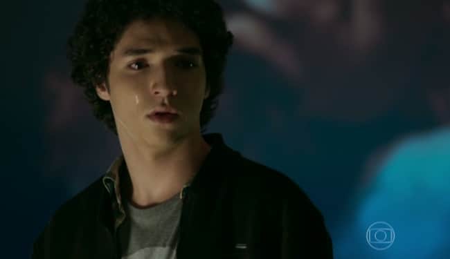 Bruno roubará a própria mãe para se drogar (Foto: Reprodução/ Globo) Bruno roubará a própria mãe para se drogar (Foto: Reprodução/ Globo)