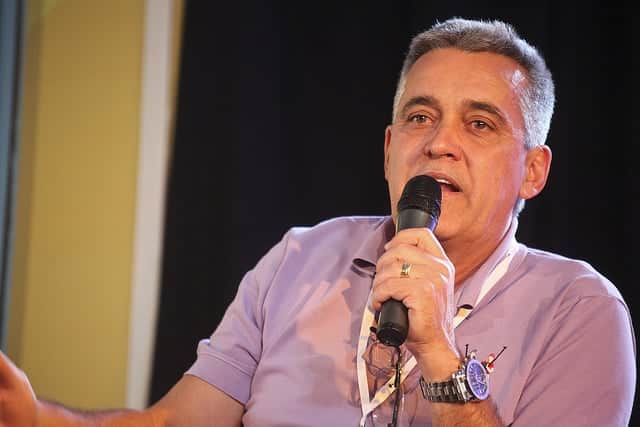 Repórter da Globo, Mauro Naves foi afastado de suas funções na emissora carioca em comunicado no Jornal Nacional (Foto: Divulgação) Repórter da Globo, Mauro Naves foi afastado de suas funções na emissora carioca em comunicado no Jornal Nacional (Foto: Divulgação)
