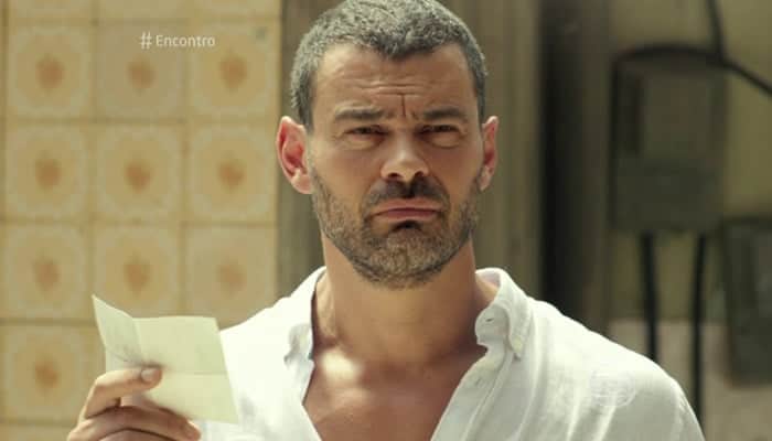 César (Carmo Dalla Vecchia) em cena de "A Regra do Jogo" (Foto: Reprodução/Globo) César (Carmo Dalla Vecchia) em cena de "A Regra do Jogo" (Foto: Reprodução/Globo)