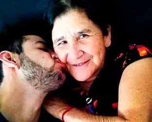 Gusttavo Lima e a mãe (Foto: Divulgação) Gusttavo Lima e a mãe (Foto: Divulgação)