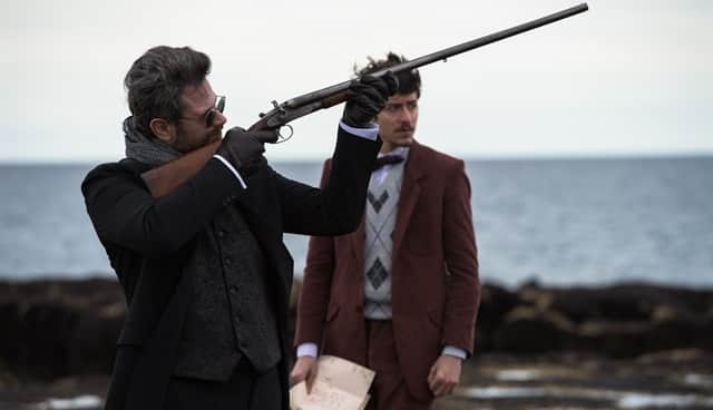 Augusto (Selton Mello) e Felipe (Jesuíta Barbosa) em cena de "Ligações Perigosas" (Foto: Globo/Caiuá Franco) Augusto (Selton Mello) e Felipe (Jesuíta Barbosa) em cena de "Ligações Perigosas" (Foto: Globo/Caiuá Franco)