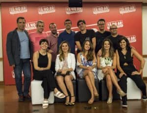 Em pé: Mauricio Farias , Mauricio Rizzo, Marcio Vito, Marcius Melhem, Marcelo Adnet, Danton Mello e Welder Rodrigues. Sentado: Renata Gaspar, Carol Portes, Luana Martau, Georgiana Goes e Veronica Debom (Foto: Globo/Estevam Avellar) Em pé: Mauricio Farias , Mauricio Rizzo, Marcio Vito, Marcius Melhem, Marcelo Adnet, Danton Mello e Welder Rodrigues. Sentado: Renata Gaspar, Carol Portes, Luana Martau, Georgiana Goes e Veronica Debom (Foto: Globo/Estevam Avellar)