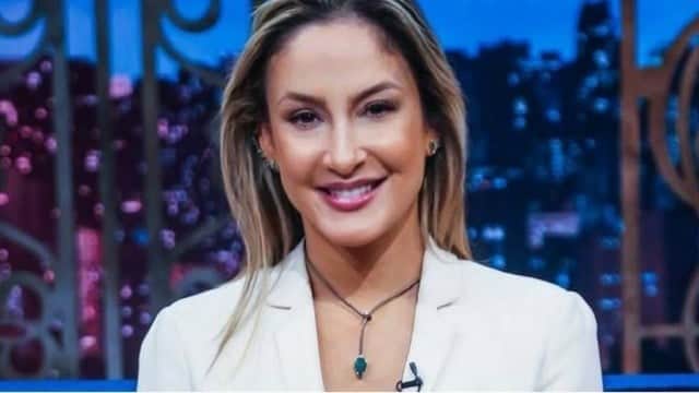 Claudia Leitte teve uma atitude inusitado em hotel e saiu correndo em vídeo (Foto: Reprodução) Claudia Leitte teve uma atitude inusitado em hotel e saiu correndo em vídeo (Foto: Reprodução)