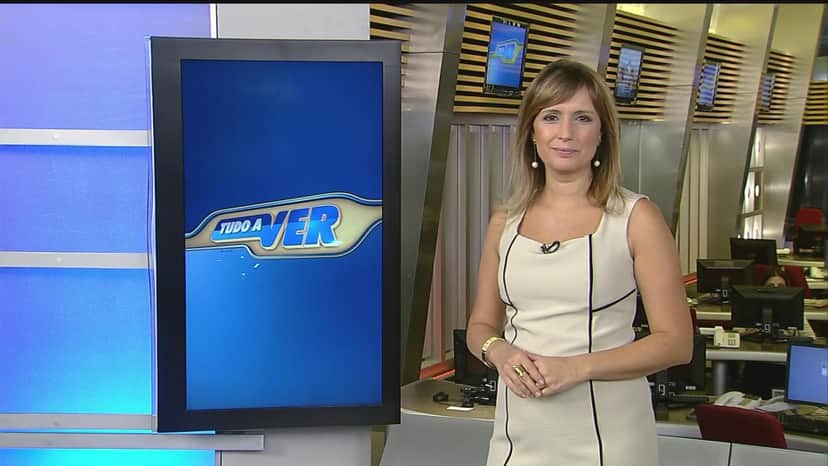 Tina Roma no comando do "Tudo a Ver" (Foto: Reprodução/Record) Tina Roma no comando do "Tudo a Ver" (Foto: Reprodução/Record)