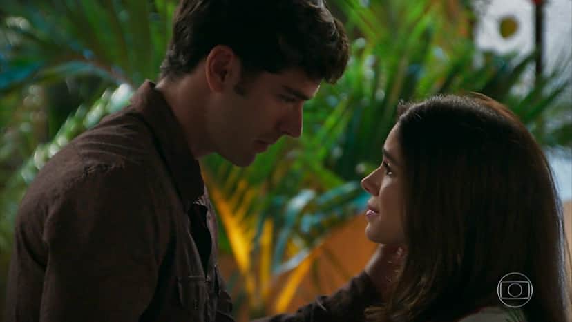 Felipe (Marcos Pitombo) e Shirlei (Sabrina Petraglia) em cena de "Haja Coração" (Foto: Reprodução/Globo) Felipe (Marcos Pitombo) e Shirlei (Sabrina Petraglia) em cena de "Haja Coração" (Foto: Reprodução/Globo)