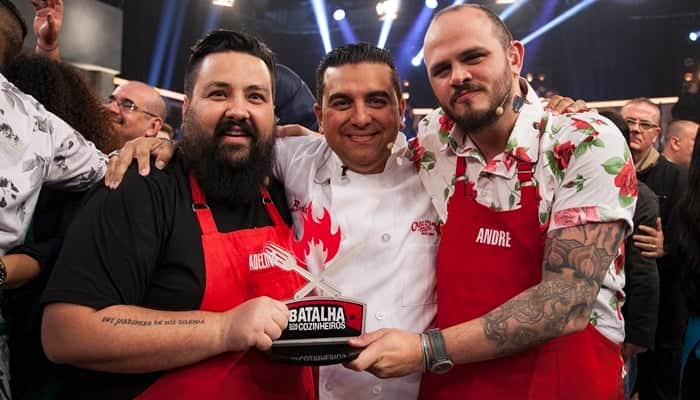 Buddy Valastro e os vencedores do "Batalha dos Cozinheiros" (Foto: Edu Moraes/Record) Buddy Valastro e os vencedores do "Batalha dos Cozinheiros" (Foto: Edu Moraes/Record)