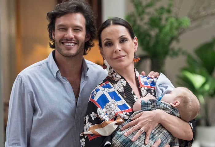 http://tvfoco.uai.com.br/wp-content/uploads/2015/05/Daniela-Mercury.jpg