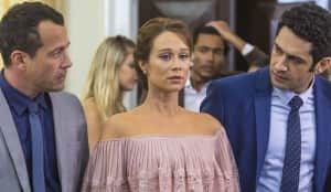 Tancinha (Mariana Ximenes) indecisa entre seus dois pretendentes em "Haja Coração" (Foto: Artur Meninea/Gshow) Tancinha (Mariana Ximenes) indecisa entre seus dois pretendentes em "Haja Coração" (Foto: Artur Meninea/Gshow)