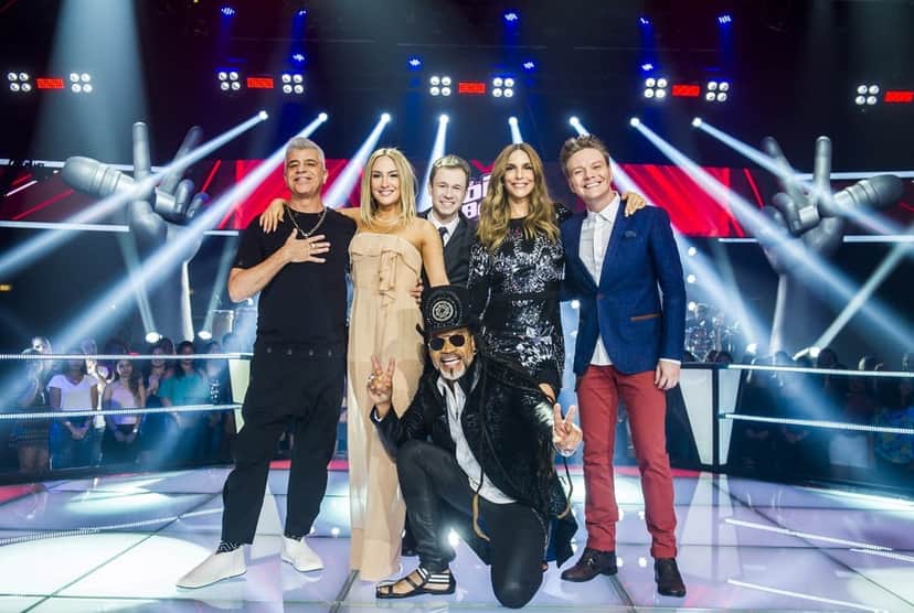 Equipe de jurados do "The Voice Brasil" e o apresentador Tiago Leifer (Foto: Divulgação)