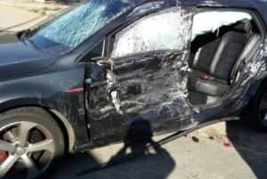 Carro em que Vinícius Bonemer estava (Foto: Folha dos Lagos) Carro em que Vinícius Bonemer estava (Foto: Folha dos Lagos)
