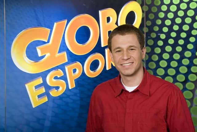 Tiago Leifert no "Globo Esporte", em 2011 (Foto: Globo/Zé Paulo Cardeal) Tiago Leifert no "Globo Esporte", em 2011 (Foto: Globo/Zé Paulo Cardeal)