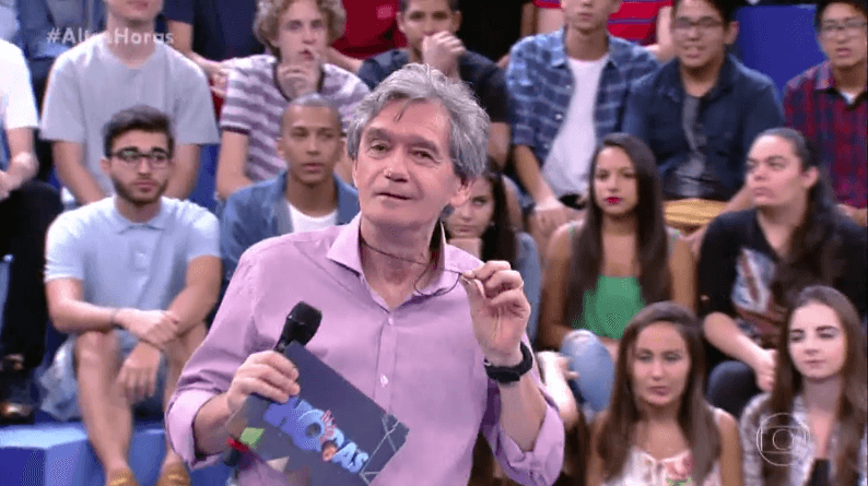 Serginho Groisman apresenta o "Altas Horas" (Foto: Reprodução/Globo) Serginho Groisman apresenta o "Altas Horas" (Foto: Reprodução/Globo)