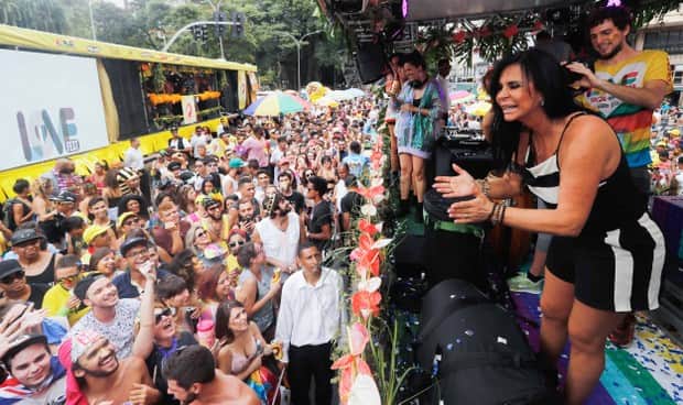 Gretchen anima carnaval em São Paulo e comanda bloco (Foto: Reprodução) Gretchen anima carnaval em São Paulo e comanda bloco (Foto: Reprodução)