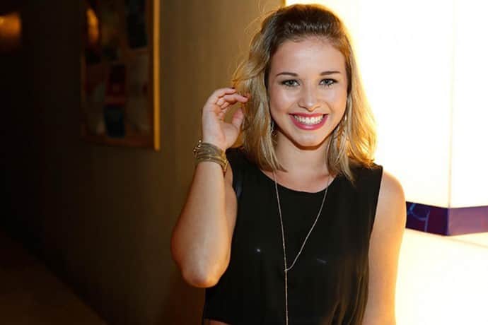 Laryssa Ayres está namorando uma mulher (Foto: Divulgação) Laryssa Ayres está namorando uma mulher (Foto: Divulgação)