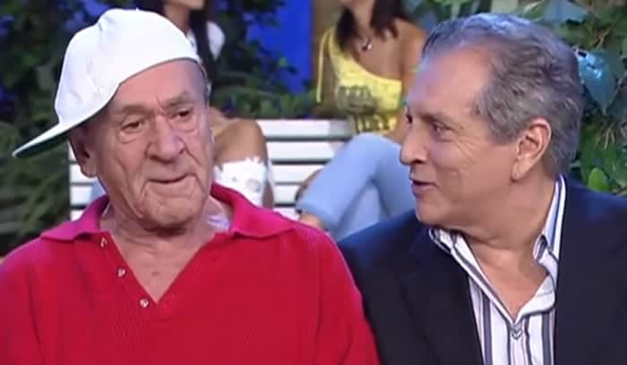 Carlos Alberto de Nóbrega e Golias na "A Praça é Nossa" (Foto: Reprodução) Carlos Alberto de Nóbrega e Golias na "A Praça é Nossa" (Foto: Reprodução)