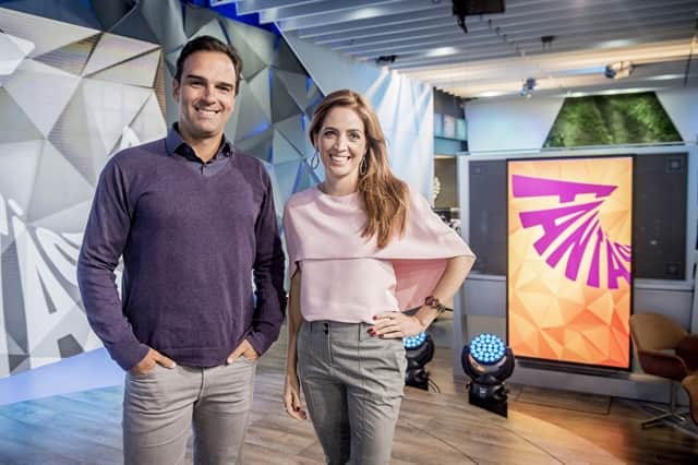 Tadeu Schmidt e Poliana Abritta no estúdio do "Fantástico" (Foto: Globo/João Cotta) Tadeu Schmidt e Poliana Abritta no estúdio do "Fantástico" (Foto: Globo/João Cotta)