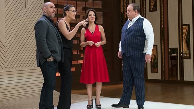 Ana Paula Padrão com os jurados do MasterChef (Foto: Carlos Reinis/Band)