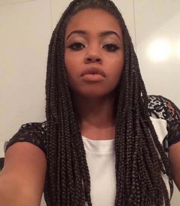 Filha de Dudu Nobre, Olívia Nobre, arrisca a pegar peso (Foto: Reprodução) Filha de Dudu Nobre, Olívia Nobre, arrisca a pegar peso (Foto: Reprodução)