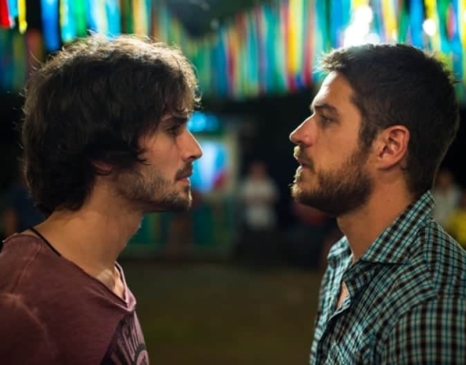 Zeca parte pra cima de Ruy. (Foto: Divulgação/Globo) Zeca parte pra cima de Ruy. (Foto: Divulgação/Globo)