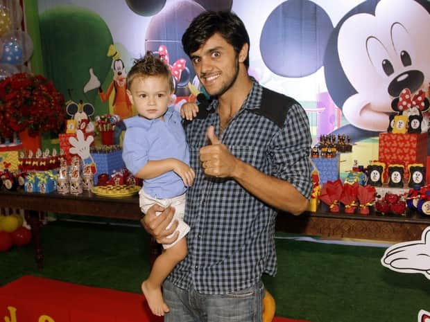 O ator Felipe Simas e seu filho, Joaquim (Foto: Divulgação) O ator Felipe Simas e seu filho, Joaquim (Foto: Divulgação)