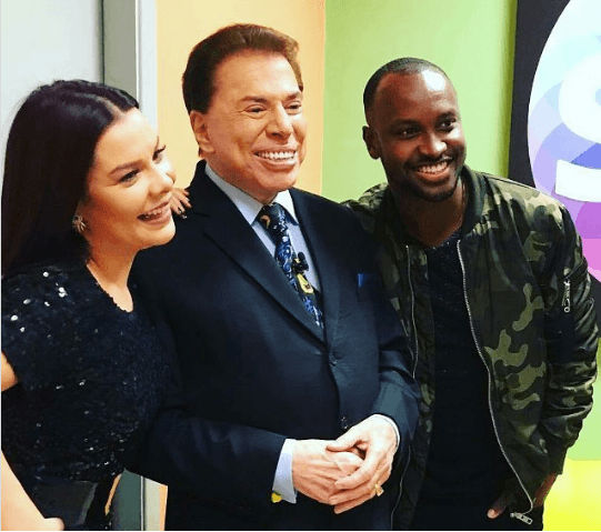 Fernanda Souza, o marido e Silvio no SBT. Foto - reprodução/Instagram. Fernanda Souza, o marido e Silvio no SBT. Foto - reprodução/Instagram.