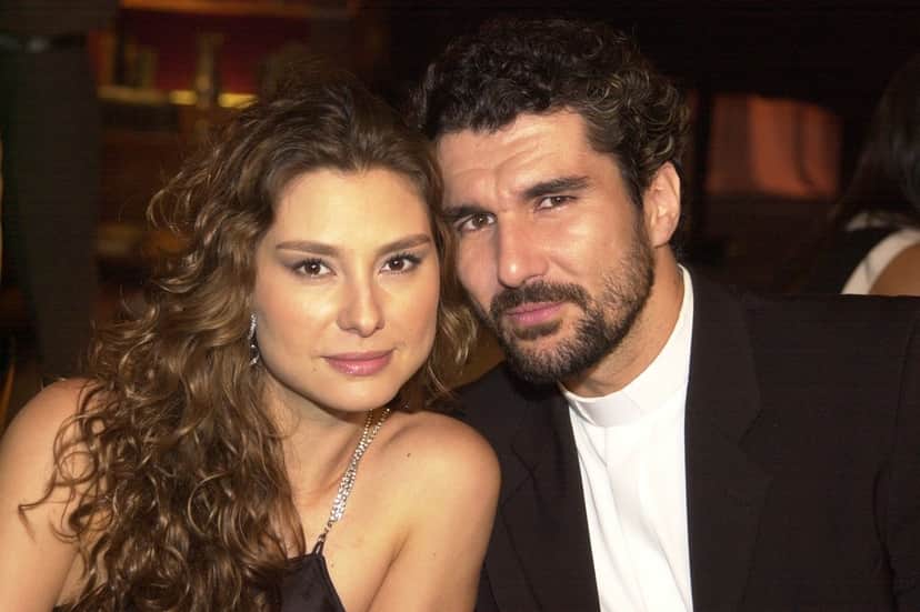 Lavínia Vlasak e Nicola Siri viveram Laura e Padre Pedro em Mulheres Apaixonadas (2003). (Foto: Giane Carvalho) Lavínia Vlasak e Nicola Siri viveram Laura e Padre Pedro em Mulheres Apaixonadas (2003). (Foto: Giane Carvalho)