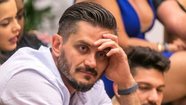 Marcos bate boca com ex-paciente. Marcos bate boca com ex-paciente.
