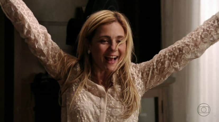 Carminha comemorando Carminha comemorando