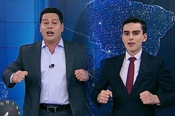 fundo azul de telejornal, homens bem vestidos dançando fundo azul de telejornal, homens bem vestidos dançando