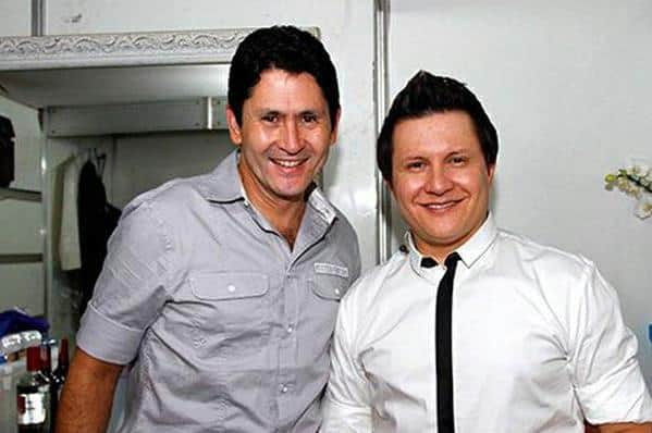 Gian e Giovani posam para foto - Foto Reprodução Internet Gian e Giovani posam para foto - Foto Reprodução Internet
