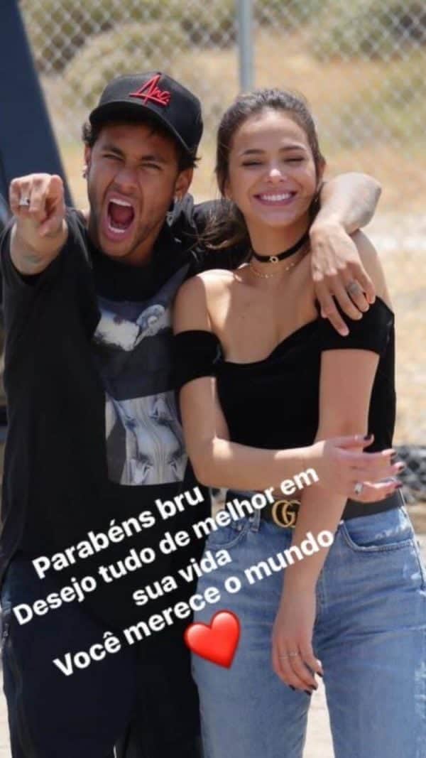 Bruna Marquezine é surpreendida com mensagem e foto de Neymar no aniversário Bruna Marquezine é surpreendida com mensagem e foto de Neymar no aniversário